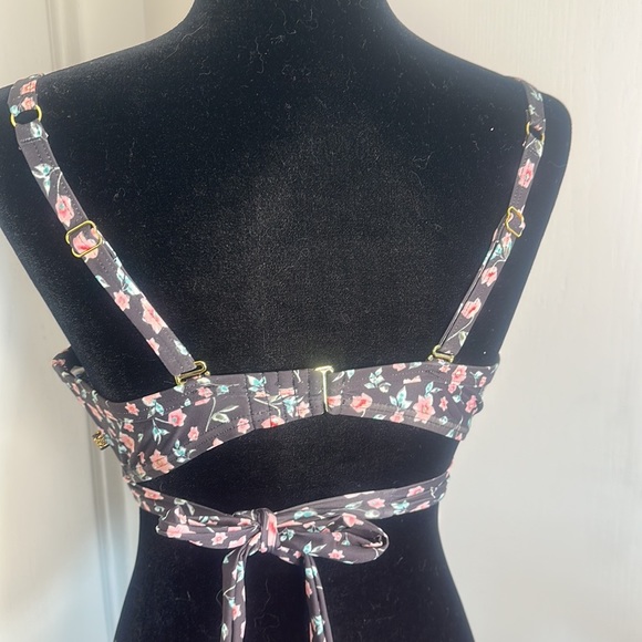 Three bikini tops - Picture 7 of 11